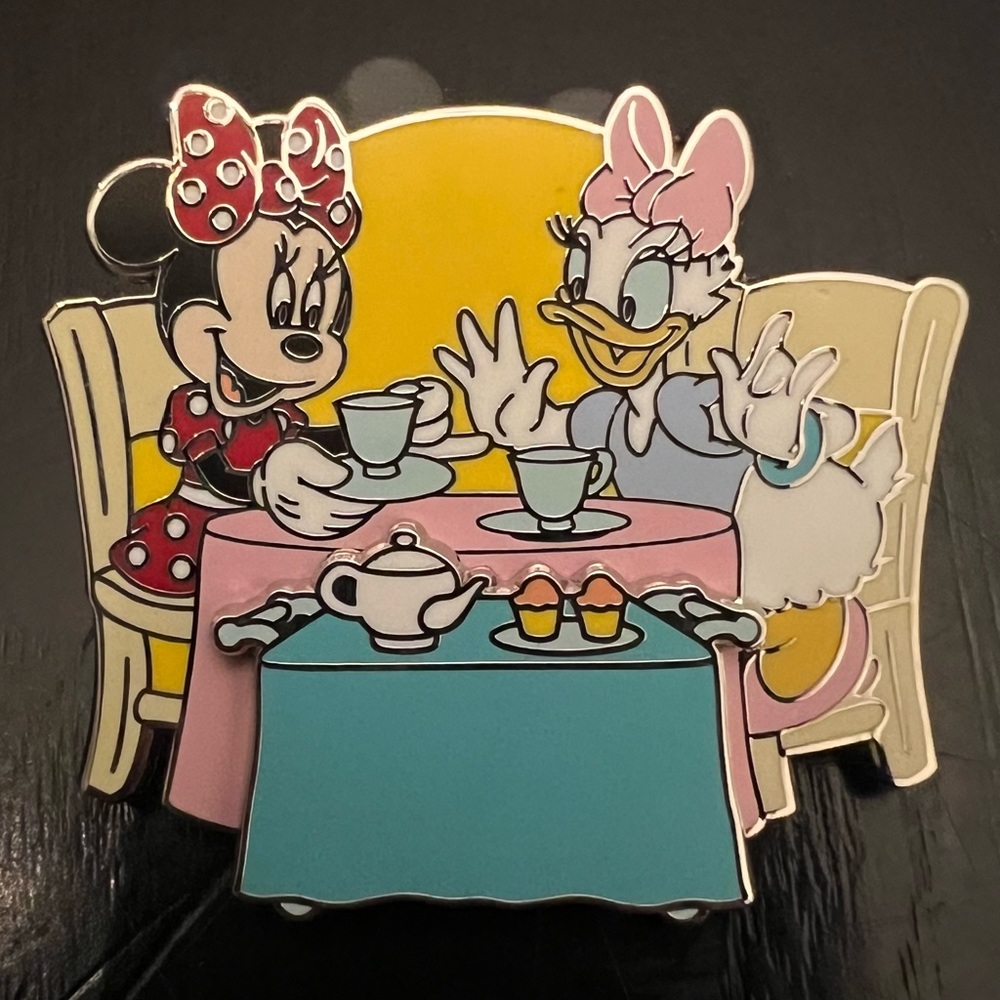 Disney Limited Edition Minnie and Daisy Duck Tea Party Pin